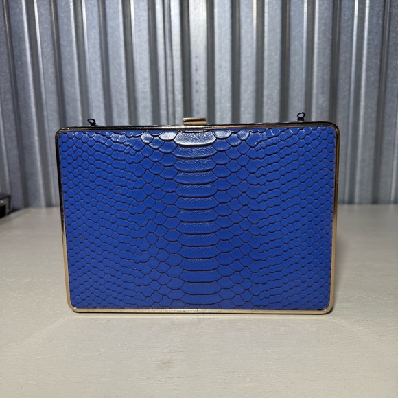 NWT, Blue Crocodile Pattern Clutch with Gold Tone Chain - Picture 7 of 8